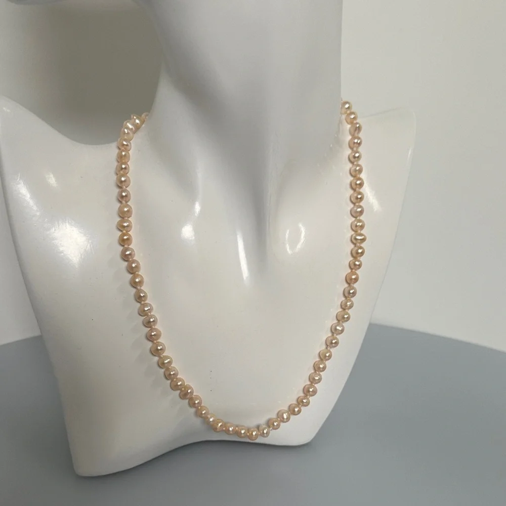 Elegant Cream Real Mother Pearl Necklace
